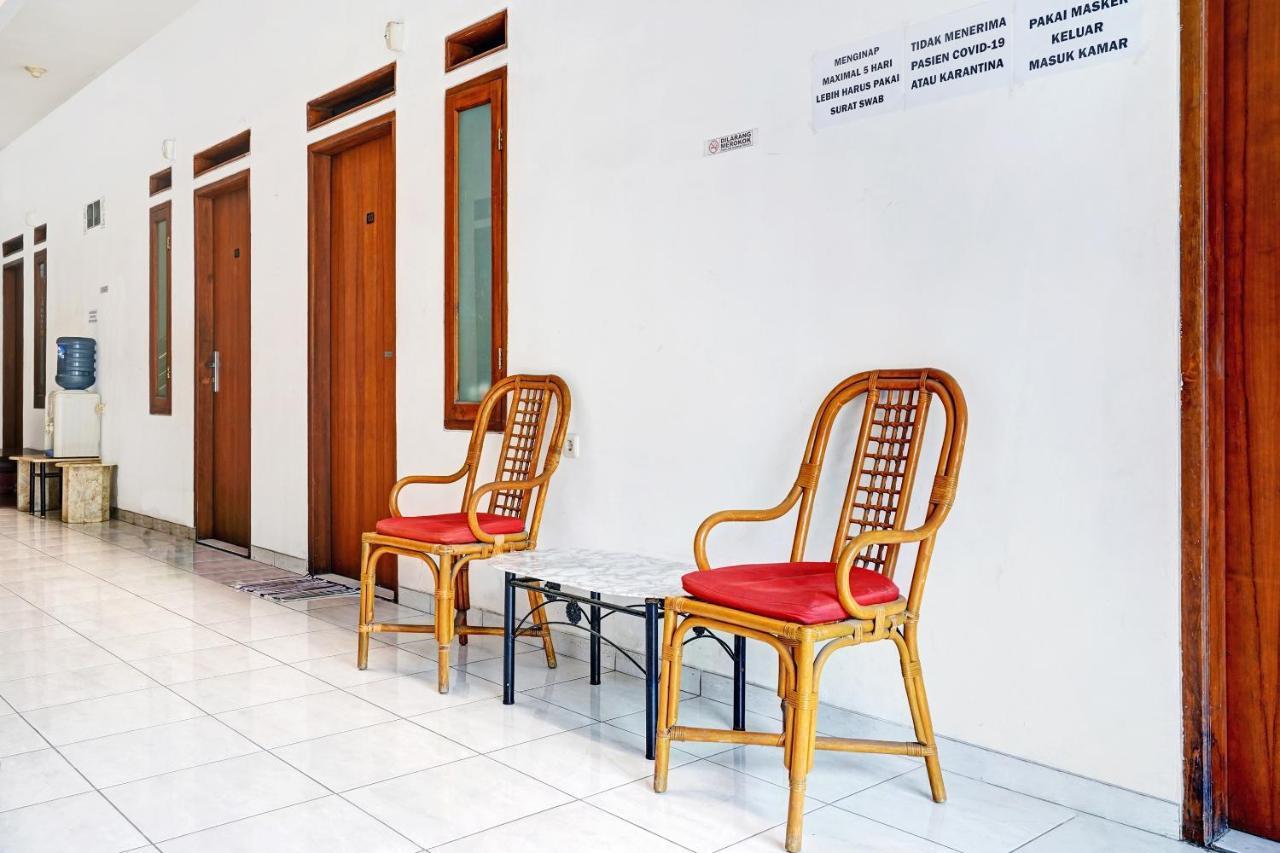 Oyo 1932 Srimahi Residence Бандунг Экстерьер фото
