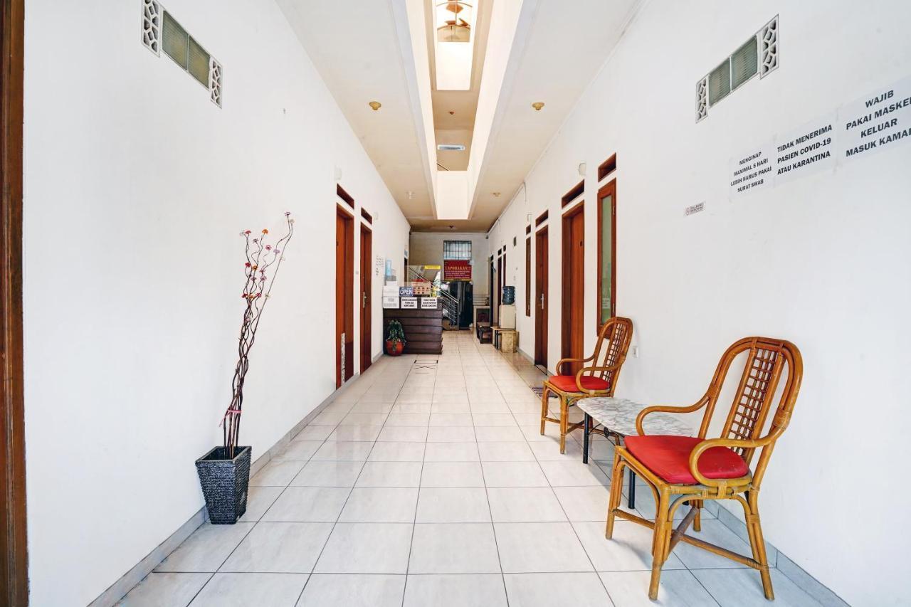 Oyo 1932 Srimahi Residence Бандунг Экстерьер фото