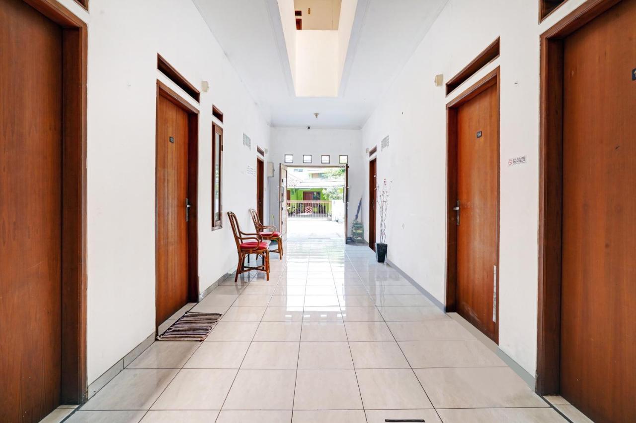Oyo 1932 Srimahi Residence Бандунг Экстерьер фото